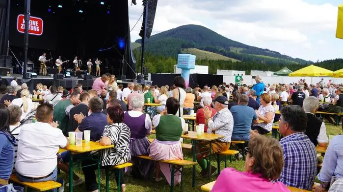 Erst „Alpenbarbie“, dann Oberkrainer: Auf der Teichalm wurde ein musikalisches Wochenende am Sonntag schwungvoll fortgesetzt.