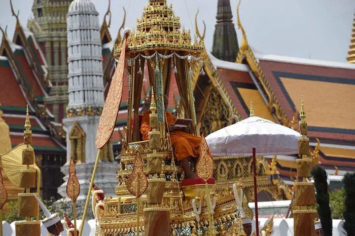 9: Goldene Pavillons auf dem Gelände der Zeremonie