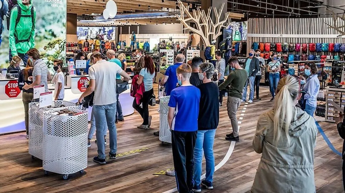 Das Interesse an der neuen Intersport-Filiale in Klagenfurt war groß.