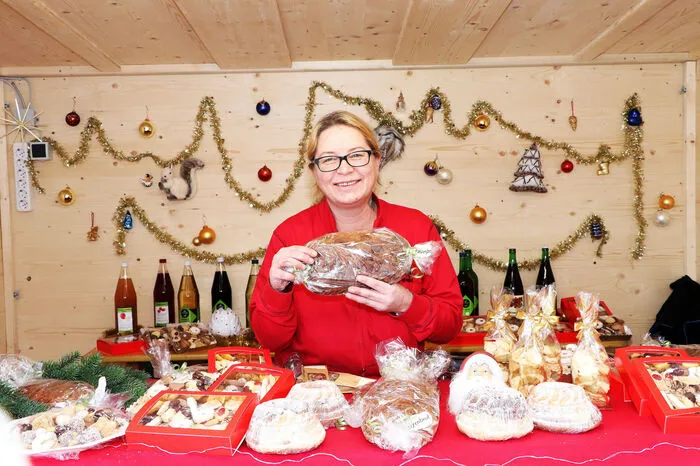 Kekse und Kletzenbrot von der "Tortenfee" Carmen Rainer aus Wieting gibt es am Stand von Manuela Mirnig aus Liebenfels.