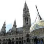 Die Aufbauarbeiten für den Life Ball am Samstag laufen auf Hochtouren