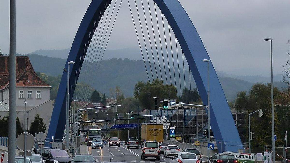 Die Murbrücke, auch Europabrücke genannt, ist ein Blickfang