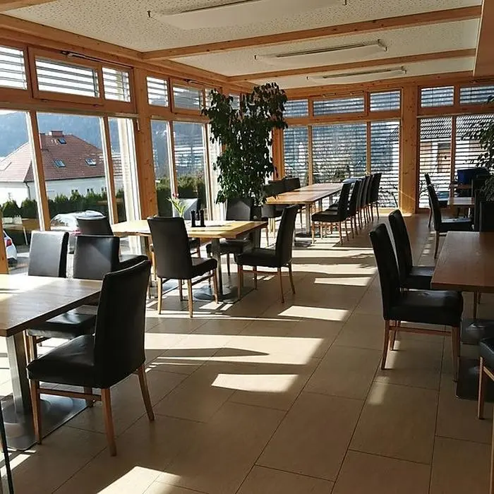 2010 wurde der Wintergarten zugebaut, in dem 60 Gäste Platz finden
