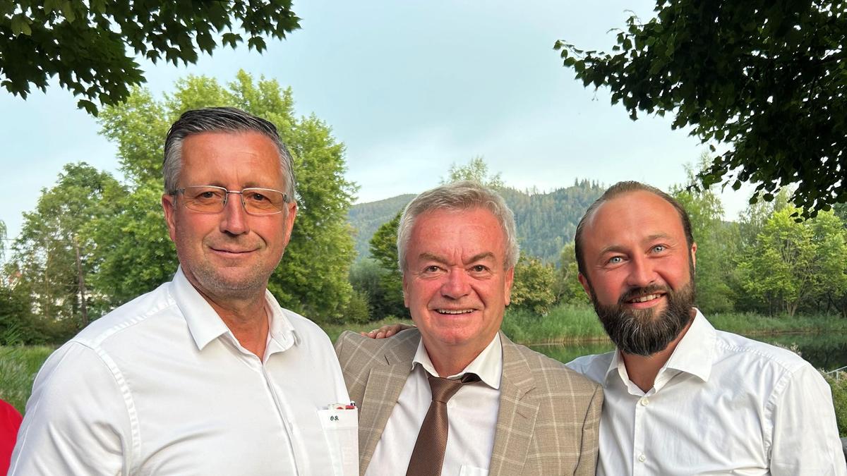 Otto Rottensteiner (l.) mit Landeshauptmann-Stellvertreter Anton Lang und Regionalvorsitzenden Max Lercher (r.)