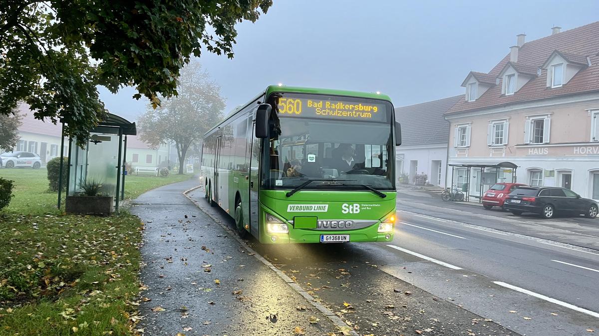 Der Bus der Linie 560 verkehrt zwischen Leibnitz und Bad Radkersburg und wird vor allem von Schülern höherer Schulen und Mittelschülern genutzt