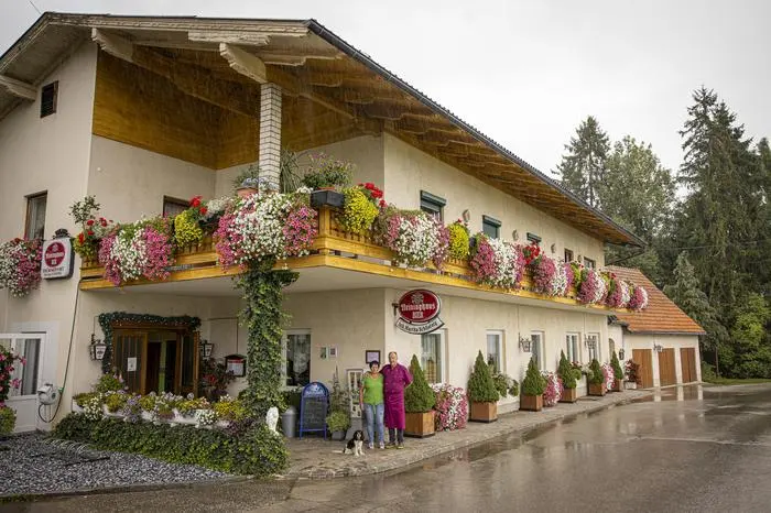 Blumenolympiade Gasthaus Thürnerwirt Helmut Martha Schliefnig Hund Lili Siegelsdorf August 2022