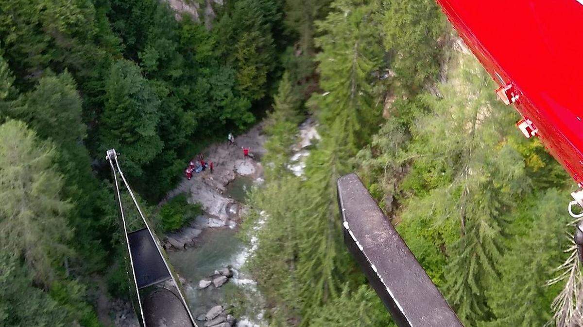 Der Rettungshubschrauber flog zwei Brüder ins Krankenhaus Spittal