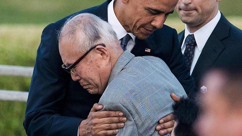 Obama umarmt einen Hiroshima-Überlebenden 