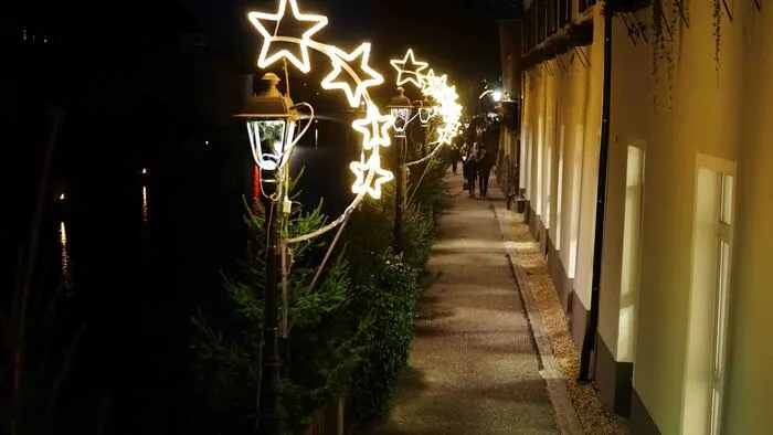 Im Herzen der Stadt erwartet die Bevölkerung auch heuer wieder ein stimmungsvoller Adventmarkt.