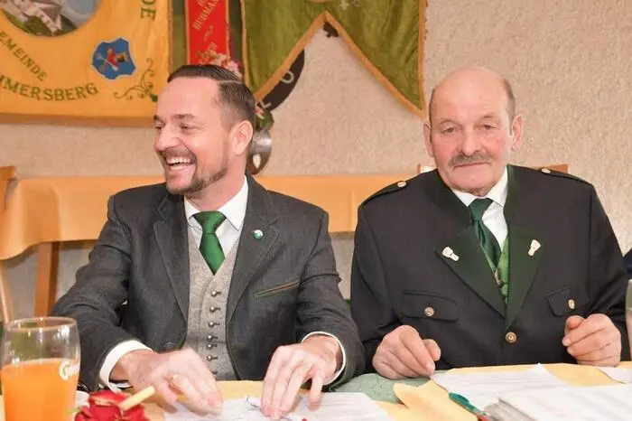 Auch Bürgermeister Alexander Putzenbacher (l.) kam zur Jahreshauptversammlung. 
