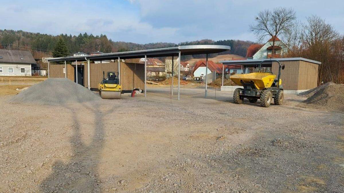 Eine halbe Million Euro investiert die Gemeinde Edelsbach in den neuen Dorfplatz in Rohr an der Raab