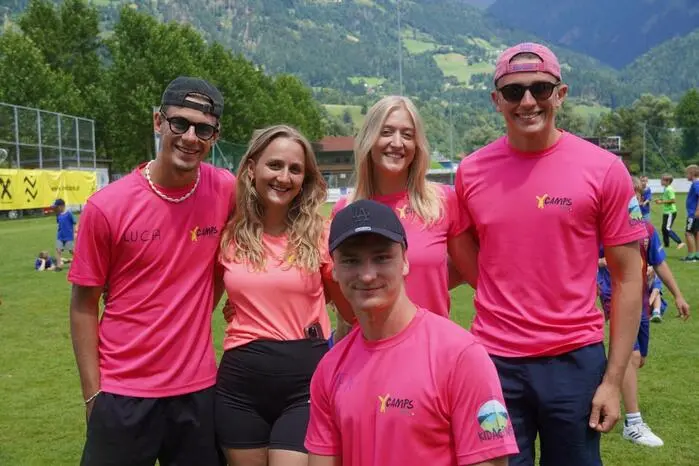 Das Betreuer-Team: Luca Wildpaner, Amelie Schindler, Malina Schindler, Jonas Oswald und Ben Brandstätter (vorne) 