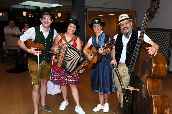 Die Musik für den Abend lieferten die „Dampflgeiger“