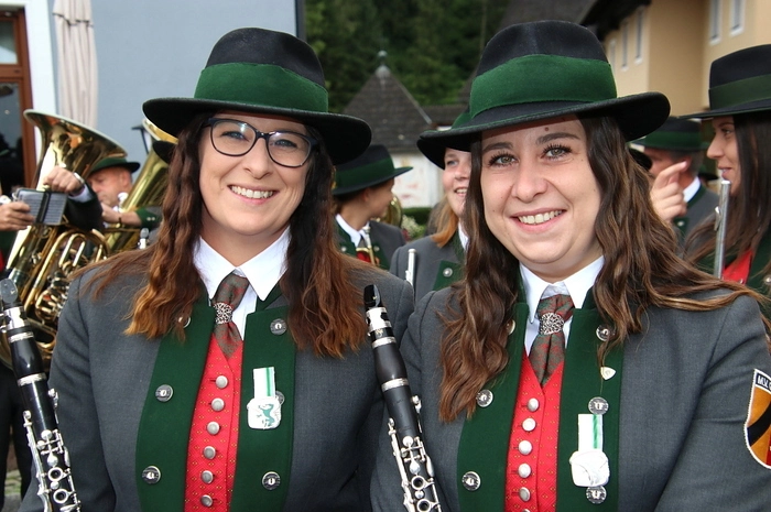 Nach dem abschließenden Segen geht es auf in das Festzelt, wo der örtliche Kameradschaftsbund sein traditionelles Oswaldifest abhält