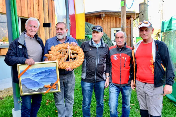 Joachim Gfreiner, Sepp Lederer, Johann Jury, Romanio Ettune (CAI Forni Avoltri) und Ingo Ortner.