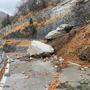 Massive Schäden nach einem Felssturz auf der Plöckenpass-Straße auf italienischer Seite