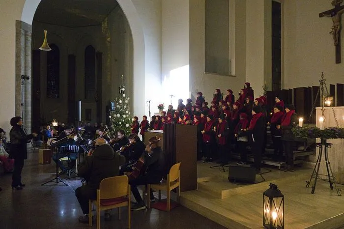 Der Chor des BG/BRG Knittelfeld, Amici Musicale und das Trio AlSeTo stimmten auf das Weihnachtsfest ein.