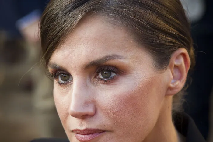 König Felipe und Königin Letizia trafen am Freitag Bewohner von Sant Llorenç des Cardassar, einer der am schwersten zerstörten Städte, und sahen sich beschädigte Häuser an.
