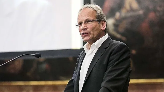 Arnold Mettnitzer ist im Amthof Feldkirchen zu Gast
