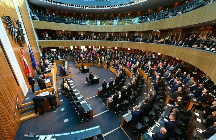 ABD0048_20241024 - WIEN - ÖSTERREICH: Der Sitzungssaal des Nationalrates, am Donnerstag, 24. Oktober 2024, anlässlich der Konstituierenden Sitzung des Nationalrats im Parlament in Wien. - FOTO: APA/ROLAND SCHLAGER
