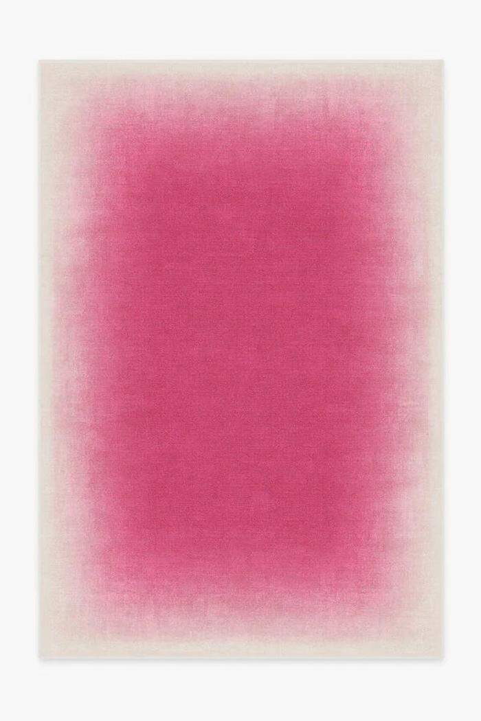 Barbiecore: Dann doch ein bisschen Barbie mit dem Barbie<sup>TM</sup> Pink Ombre Rug von Ruggable.