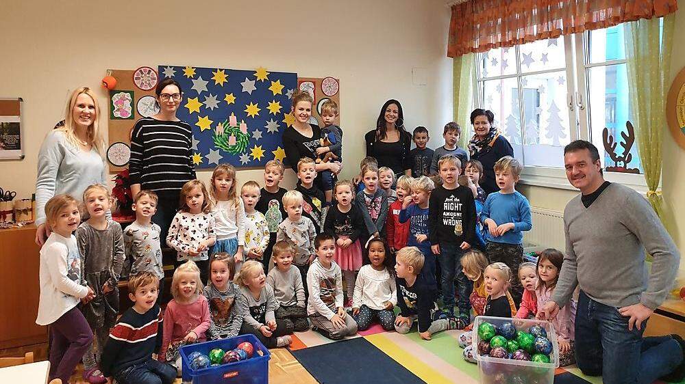 Die Kinder des Kindergartens Tainach haben für das Restaurant Sicher „Kaviarkugeln“ gestaltet. Durch die Aktion gingen 900 Euro an „Kärntner in Not“