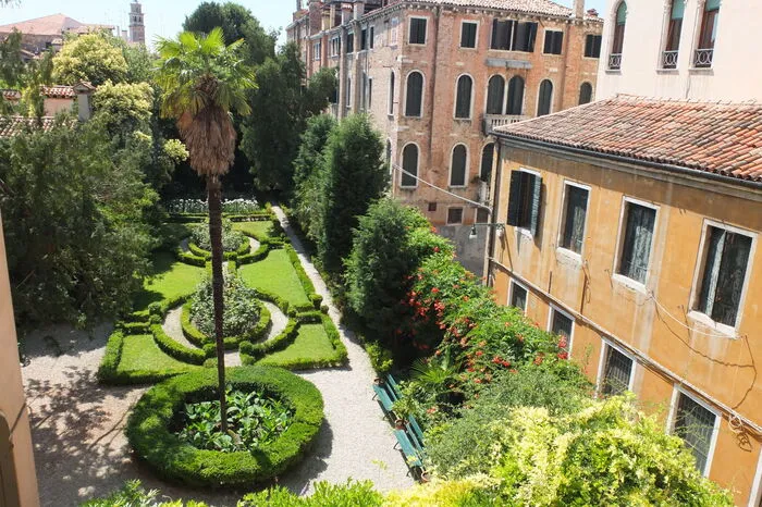 Wunderschöne Gartenanlage des Palazzo Nani Bernardo