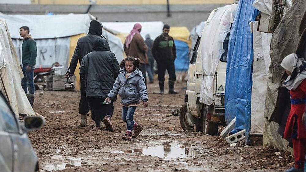 Vollbesetzte Lager und katastrophale Bedingungen an der Grenze zu Syrien
