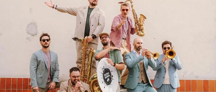 Die siebenköpfige Brass-Band Buena Banda
