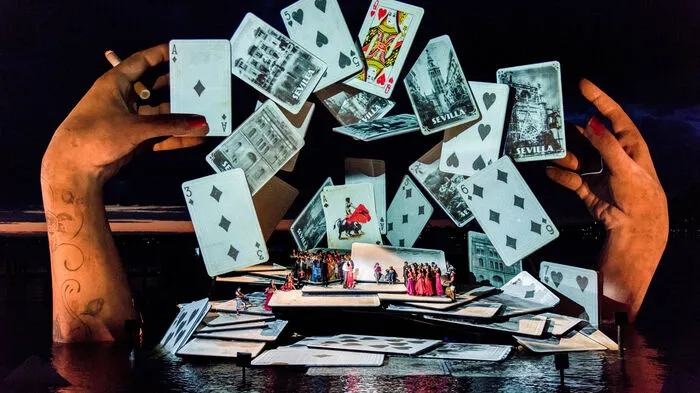 Mit Georges Bizets „Carmen“ machen die Bregenzer Festspiele eine der bekanntesten und meistgespielten Opern der Welt zum Spiel auf dem See.