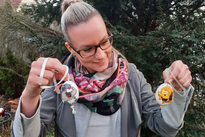 Den Menschen in diesen außergewöhnlichen Zeiten ein Lächeln ins Gesicht zaubern: Das war das Anliegen von Andrea Vucak aus Wildon, die diese wunderschönen Osterei-Exemplare erschaffen hat. Sie wurde damit die steirische Siegerin unseres Ostereier-Wettbewerbs.