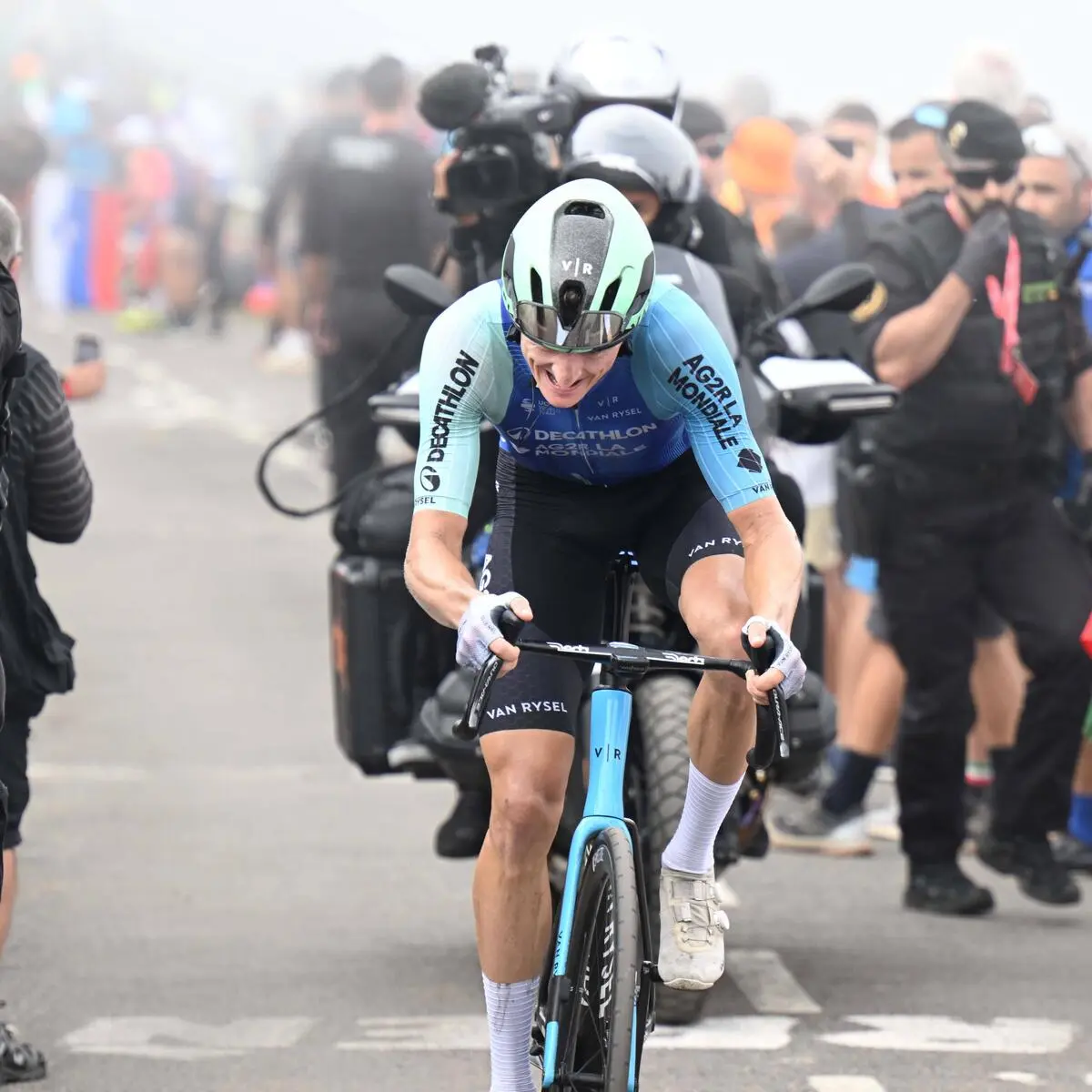 Shocking Familia Jeito Loko Nude Debut - Picture 15