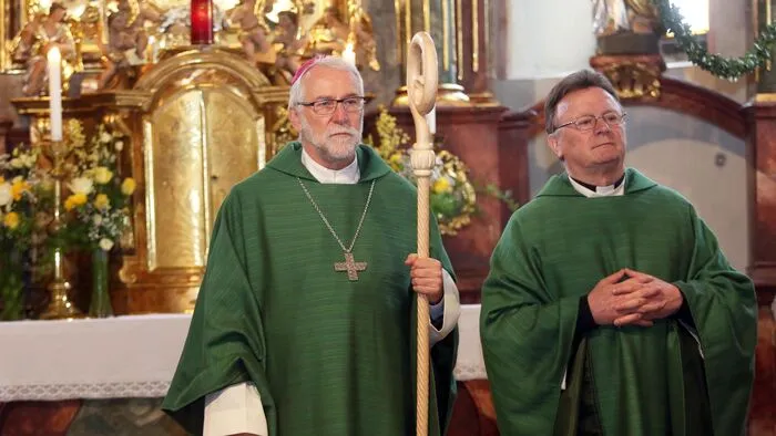 Der neue Bischof, Josef Marketz, hält Wort ...