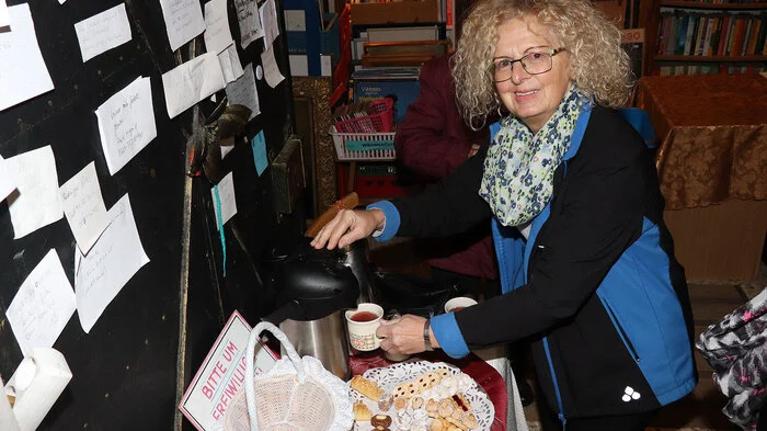 Es gab auch Cafe &amp; Kekse von der Obfrau Brigitte Bock.Der Reinerlös kommt auch dieses Jahr wieder der "Kärntner in Not"-Aktion der Kleinen Zeitung zugute!
