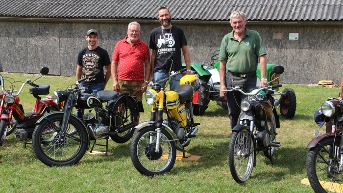 Die 24. Auflage des beliebten „Festes der Oldtimerfreunde“ am Festplatz in St. Georgen sah 300 Fahrzeuge aller Gattungen, sehr zur Freude des veranstaltenden MOC St. Georgen mit seinem Obmann Germann Oleschko und seiner 110 Vereinsmitglieder.