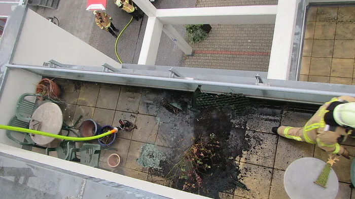 Blumenkisterl am Balkon begann zu brennen