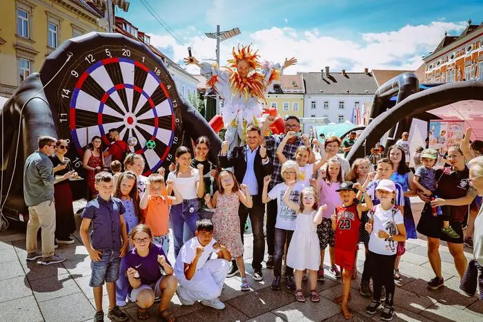 Hüpfburgen, Riesendarts und vieles mehr erwartete die Kinder am Hauptplatz