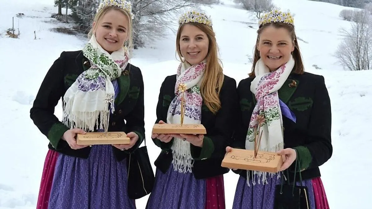 Die amtierenden Narzissenhoheiten Romana Moser, Sabrina Kranabitl und Veronika Giselbrecht (von links)