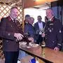 Hauptbrandinspektor Wolfgang Scherz (links) und die Kameraden der FF Kainach laden zum Feuerwehrball ein