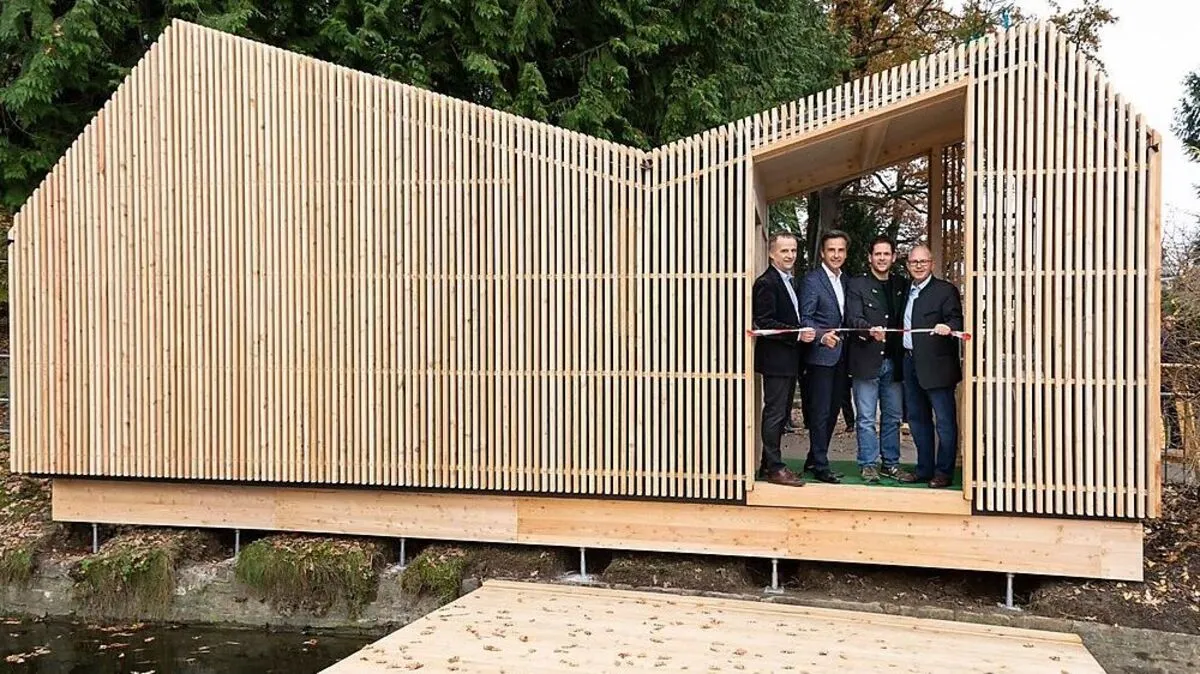 Dieses vielseitig verwendbare Holzhäuschen ziert seit November den Hilmteich in Graz.