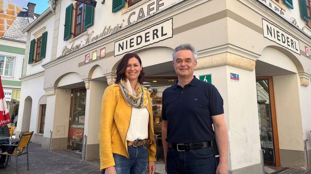 Ingo Reisinger übernimmt mit Juni diesen Jahres das Café Nieder von Lisa Niederl-Van Asten am Südtirolerplatz 6