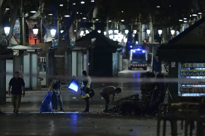 Bei dem Attentat sind nach offiziellen Angaben mindestens 13 Menschen getötet und etwa 100 verletzt worden.