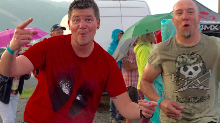 Auch Gewitter und strömender Regen konnte die begeisterten Zuschauer nicht aufhalten.