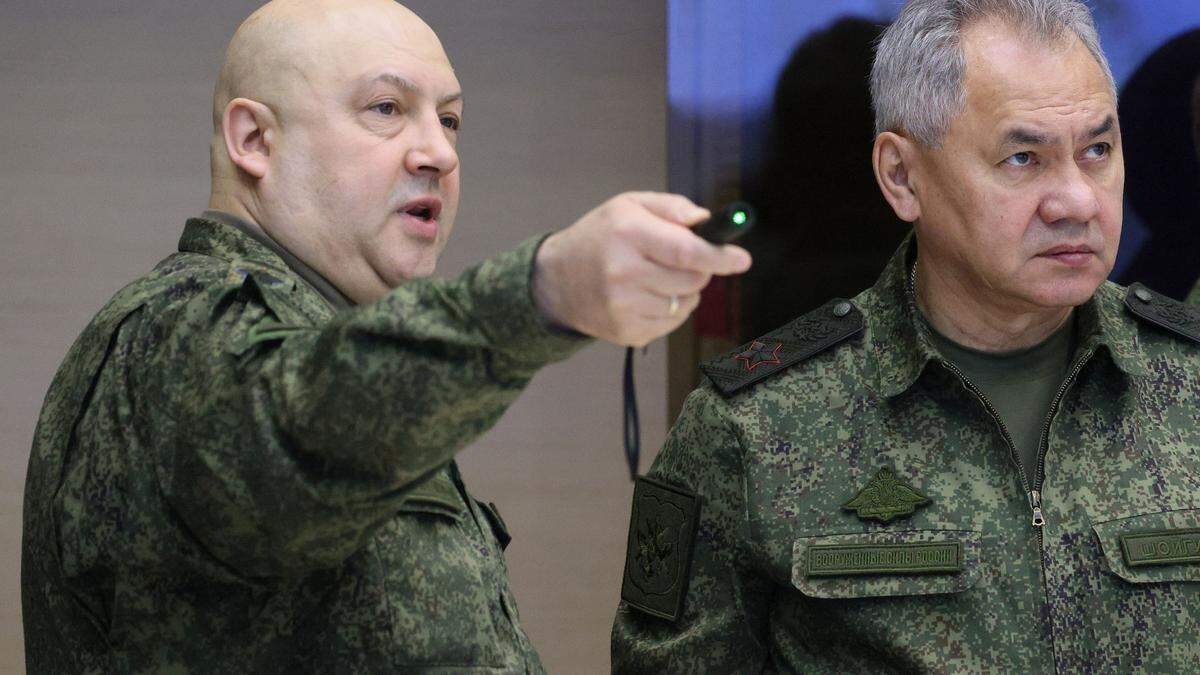 Sergej Surowikin und Verteidigungsminister Schoigu