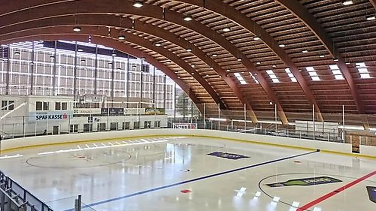 Die Eisfläche in der Stadthalle kann ab sofort beinahe täglich genutzt werden 