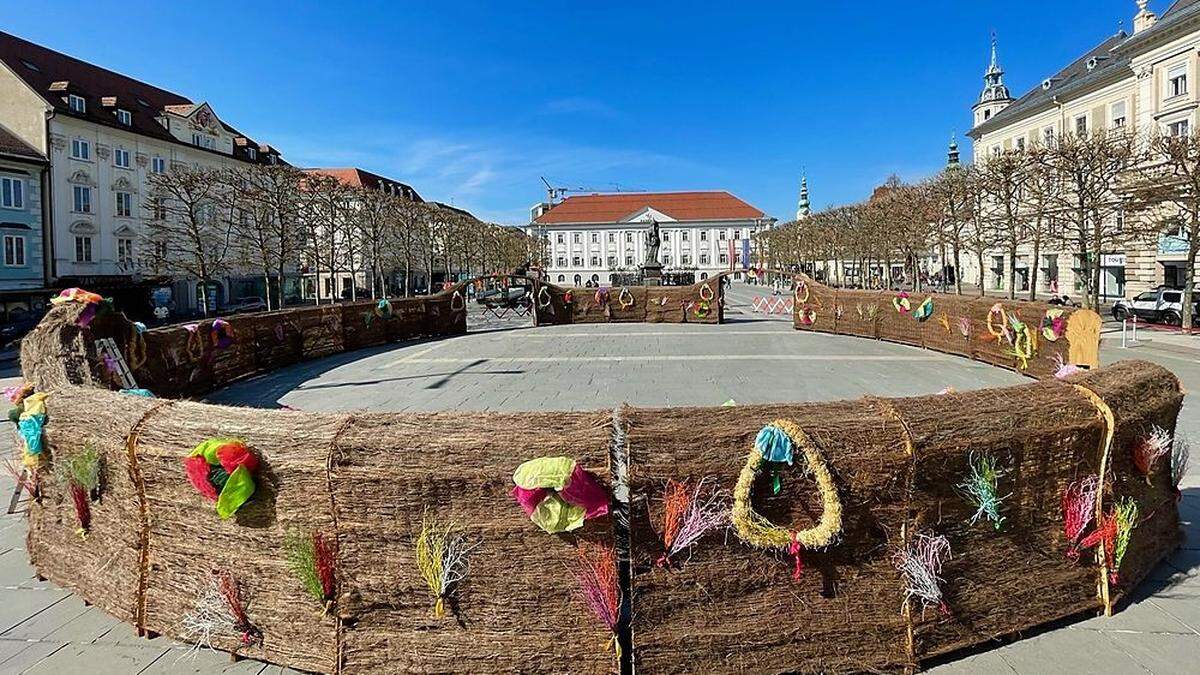 Am Neuen Platz wurde das große &quot;Osternest&quot; aufgebaut