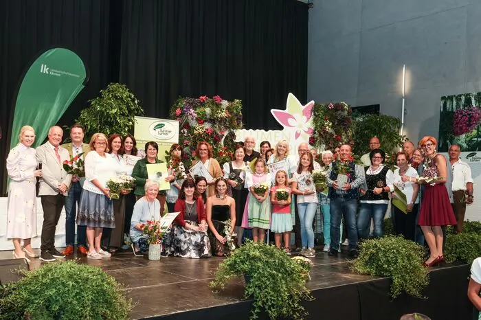 Die Landessieger im Einzelbewerb heißen: Helmut und Martha Schliefnig aus St. Stefan im Lavanttal (Hotels und Pensionen); Sabine und Alfred Rosegger aus Klagenfurt (Bauernhöfe und Buschenschanken); Hildegard Lippnig aus Haimburg (Der Garten als Nahrungsquelle), Klaus Hosner aus Kerschdorf (Rund um's Haus), Sabine Domenkitz aus Völkermarkt (Einzelfensterschmuck), die Stadtgemeinde Straßburg mit dem Gemeinschaftsprojekt Burgberg (Gemeinschaftsprojekte); Erika Hanschitz aus Wolfsberg (Garten als Erholungsraum).