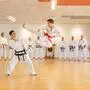 Im Dojang am Wasenboden 6 werden tägliche Trainings angeboten. Großmeister Harry Gusel trägt den 6. Dan