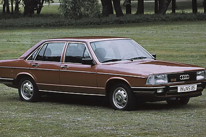 Im August 1972 heuerte Piëch bei Audi an und wurde dort 1975 Technik-Vorstand. 1978 brachte er das erste Modell mit Fünfzylinder-Ottomotor auf den Markt, den Audi 100 5E.