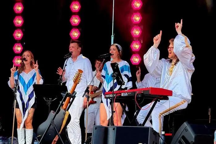 Ein musikalisches Feuerwerk der ABBA Interpreten.